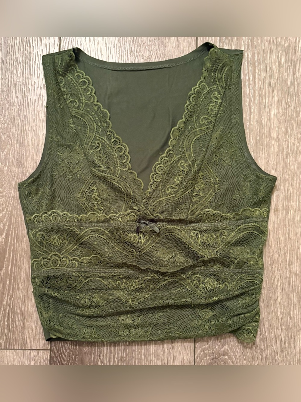 Cider Olive Green Lace V-Neck Crop Tank Top Size L - Picture 3 of 7